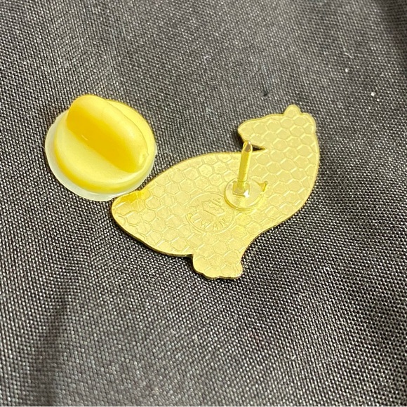 Siamese Cat Enamel Pin cream and black - Picture 5 of 5